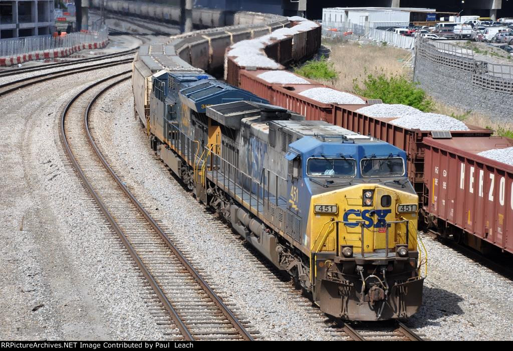 Grain train cruises south